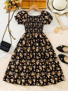 女孩碎花优雅休闲连衣裙，适合日常穿着、返校、校服