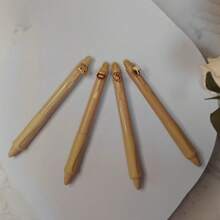 Set di 4 penne cancellabili con motivi di orso, ape, zampa e barattolo di miele - con sfera alla fine per cancellare l'inchiostro - penna retrattile ed ergonomica a forma di animale - punta da 0,5 mm in grigio e nero, adatta per il ritorno a scuola