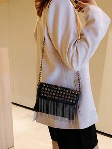 Bolso de hombro y cruzado de moda con diseño de flecos con estampado cítrico - Negro - Ver 3