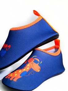 儿童水鞋和儿童水上鞋，带有可爱的卡通恐龙图案 - 轻质结构，防滑，让孩子的脚踩在沙滩上并快速干燥 - 彩色 - 查看 5