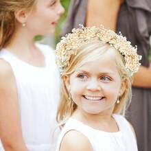 50/100支白色人造满天星花 - 精致耐用，易于DIY，适用于婚礼、家居和办公室装饰、派对和花园 - 桌面波西米亚风花环，无羽毛，无需用电，是圣诞节、感恩节和万圣节的理想圣诞装饰品，也是圣诞礼物和圣诞装饰的绝佳选择。