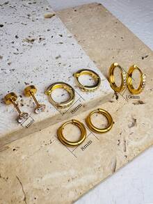 DAZY 4 对女士 CZ 环形耳环套装，精致 14K 镀金环形耳环，小巧平背耳钉，适用于耳垂软骨耳轮，可进行多处穿孔 - 金色 - 查看 3