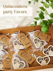 Set de regalo de 15 piezas con tema de princesa, que incluye 5 llaveros con forma de corazón, 5 tarjetas de agradecimiento y 5 bolsas de organza. Llaveros de metal con anillo abierto en forma de corazón y llaveros de madera hueca en forma de corazón, con bolsas de organza y etiquetas de agradecimiento. Adecuado para fiestas de cumpleaños, regalos de boda, regalos de despedida de soltera, regalos para la novia y recuerdos para los invitados.