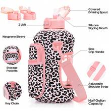 UKEIN Half Gallon Water Bottle With Storage Sleeve, 74oz Large Water Bottle With 2 Lids(Straw Lid And Chug Lid), Big Sports Water Jug For Gym With Strap, Drink Container With Handle - 粉紅豹紋 - 查看 6