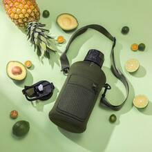 UKEIN Half Gallon Water Bottle With Storage Sleeve, 74oz Large Water Bottle With 2 Lids(Straw Lid And Chug Lid), Big Sports Water Jug For Gym With Strap, Drink Container With Handle - 軍綠色 - 查看 7