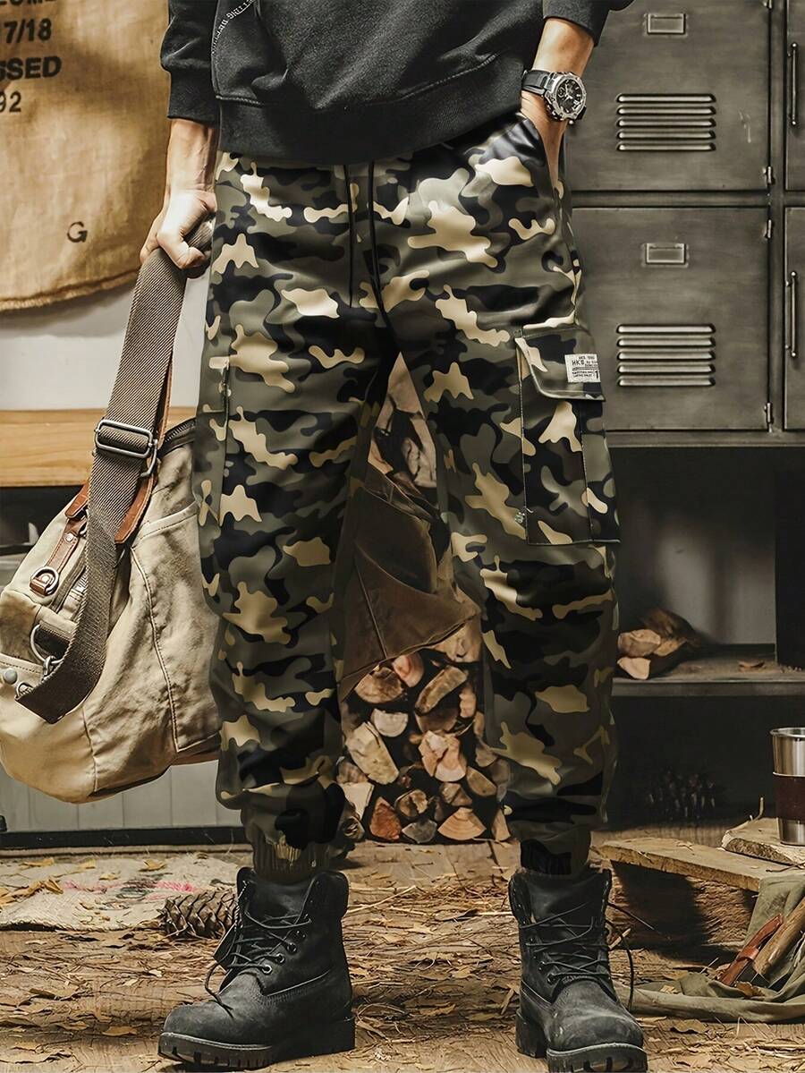 Pantalones cargo casuales de camuflaje para hombre, tela tejida de 100% poliéster sin estiramiento, ajuste regular, con cintura con cordón y bolsillos con tapeta, pantalones de trabajo para exteriores - Caqui - Ver 1