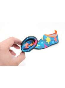Wasserschuhe Kinder & Aqua Schuhe Kinder mit süßem Cartoon-Dinosaurier-Motiv - Leichte Bauweise, rutschfest, für die Sicherheit der Kinderfüße im Sand und schnell trocknend