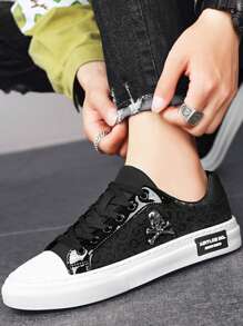1 Pair Men's Fashion Sneakers With Shiny Skull Head Design, Classic Black & White, Soft Leather Upper, PVC Slip-Resistant Sole, Suitable For Casual, Stage, Party, Daily, Skateboarding, Outdoor, Wedding, Random Logo & Letter