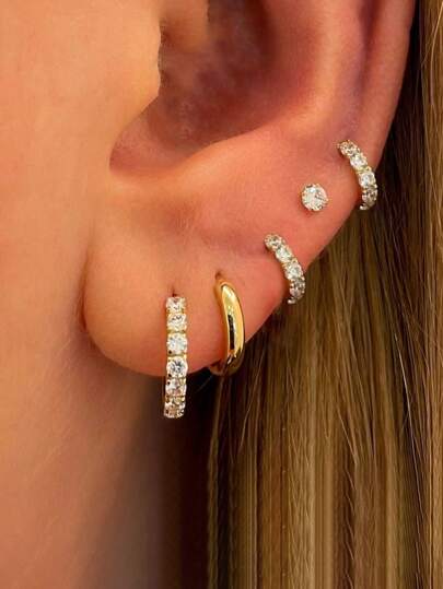 Conjunto de 4 pares de brincos de argola CZ para mulheres, delicados brincos de argola Huggie banhados a ouro 14K, pequenos brincos de pino com parte traseira plana para lóbulo, cartilagem, hélice para vários piercings