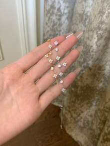 1 Vòng tay đơn giản hình cỏ bốn lá bằng bạc nguyên chất 925 dành cho nữ Vòng tay sang trọng nhẹ nhàng tạo cảm giác cao cấp Quà tặng trang sức cao cấp Quà tặng tiệc Quà tặng sinh nhật Quà tặng hẹn hò thiết yếu - Vòng tay lấp lánh cỏ bốn lá - Xem 5