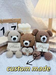 1 peça de 3,9 polegadas de estatueta de urso de pelúcia de crochê com energia positiva personalizada, personalizável com nomes de membros da família, adequada para o dia das mães, dia dos pais, aniversário de casal, confissão, festa, casamento, aniversário, presentes de Natal, presente de dia das mães, multifuncional, reutilizável, ornamental, requintado, elegante, adorável, colorido, fofo, engraçado, personalizado, único, presentes ideais para ela, presentes ideais para ele, para aniversários, para aniversários