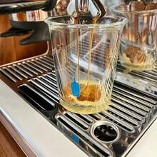 1 pezzo Tazza da caffè in vetro con motivo a cuore blu, edizione limitata di Kyoto - Solo lavaggio a mano, adatta per espresso e caffè filtrato, bordo rotondo, tazza da espresso | Articolo da bere decorativo | Tazza antiscivolo - Colore trasparente - Visualizzare 1