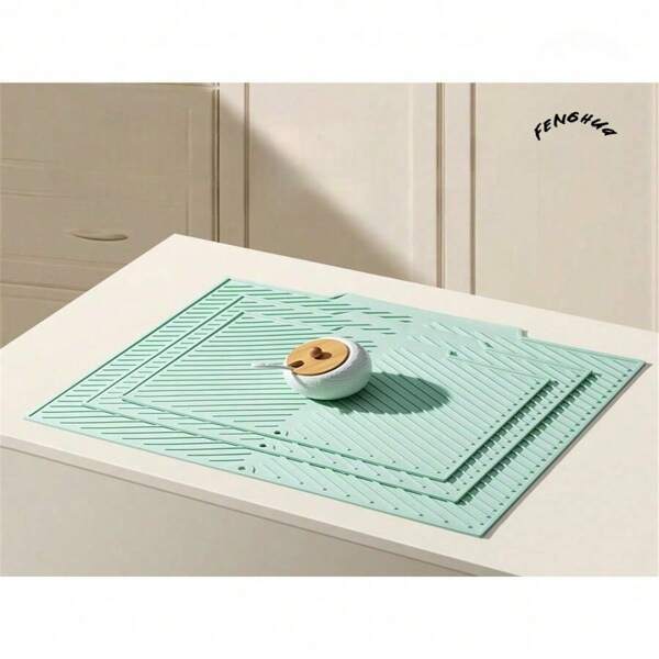 Green Silicone Draining Mat, Featuring A Stylish Color Appearance, Made Of Silicone Material With A Thickened Design. It Provides Heat Insulation, Anti-Slip Properties, Abrasion Resistance, And Colorfastness. Suitable For Use In Kitchens, Living Rooms, Dining Areas, And Outdoors, It Is An Essential Household Tool And A Wonderful Gift For Holidays.
