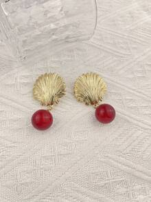 一对金属贝壳耳坠，配人造珍珠装饰，适合女性夏季佩戴