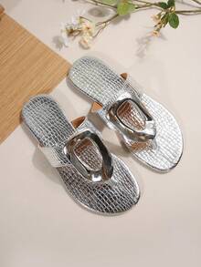 Women's Round Ring Gold-Decorated Buckle Open-Toe Flat Sandals Summer Vacation-Inspired Lightweight Fashion Flats Women's Thong Sandals Metal Buckle-Adorned Comfortable Flat Beach Sandals - Silver - View 7