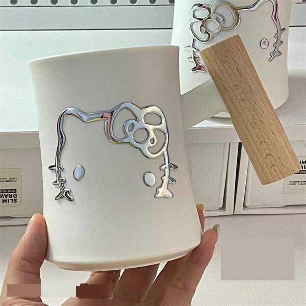 Sanrio (Authorized) New Sanrio Wooden Handle Creative Couple High-End Double-Layer Contrast Coffee Cup, Large Capacity Multifunctional Cup,Can Be DIY, Suitable For Various Scenarios, High Appearance, Suitable For Holiday Gifts And Party Gifts, Christmas Friendship Gifts, Birthday Gifts (15 Ounces)