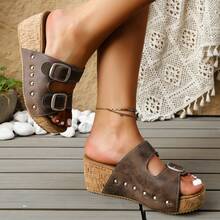 Plus Size Thick Sole Rivet Embellished Slippers, 2025 Spring & Summer New Metal Strap Beach Sandals For Women - Brown - View 6