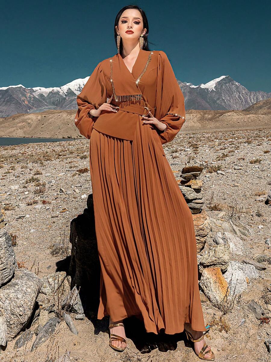 BA5215 Nouvelle robe longue plissée élégante à col V et manches longues avec décorations de perles faites à la main. Robe de soirée femme, modeste