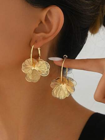 1 paire de boucles d'oreilles créatives, élégantes et de haute qualité en forme de pétales, convenant pour un port quotidien pour les femmes