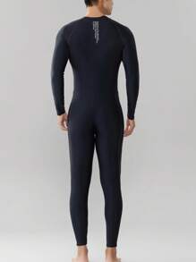 Maiô masculino fashion esportivo 2025, manga longa, estampa de letras e cor sólida, alta elasticidade, modelador, adequado para praia, férias, surfe na primavera/verão, cobertura corporal total em tecido de malha