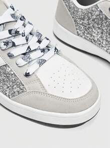 Zapatos de skate de moda para mujer, diseño de lentejuelas gris plateado versátil con cordones especiales, zapatos deportivos casuales transpirables y suaves para todo el año, adecuados para festivales, vacaciones, viajes diarios, con cordones, estilo deportivo de moda para parejas