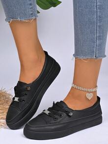 女士黑色经典百搭圆头一脚蹬休闲系带软底平底户外运动休闲鞋。简洁鞋面，流畅线条，整体干净利落。适合春夏秋冬、日常出游、校园、度假、街头时尚搭配。
