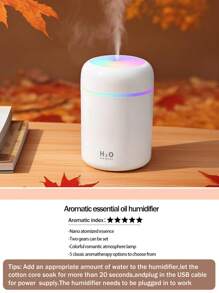 Umidificatore mini colorato, capacità 300ml, alimentazione USB, 3 colori opzionali, con nebbia fredda e luce atmosferica luminosa, 5 tipi di oli essenziali aromatici opzionali. Lo spray per aromaterapia è adatto per auto, camere da letto, soggiorni, scrivanie, umidificatori per auto di piccole dimensioni, regali per l'atmosfera della camera da letto, utilizzato per l'umidificazione quotidiana dell'aria, l'integrazione dell'acqua e la prevenzione dell'essiccamento