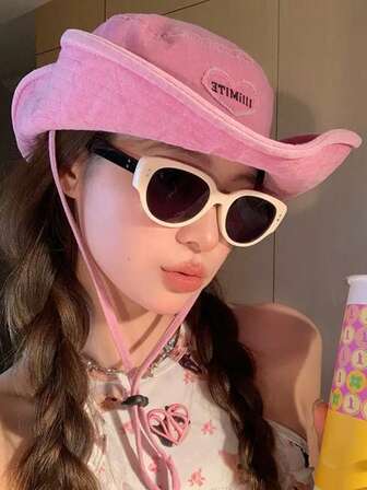 1顶男女通用甜美酷炫爱心刺绣粉色渔夫帽，带防风绳，用途广泛，适合户外徒步、钓鱼、防晒，也适合散步、海滩、骑行、旅行等场合，女士冬季服装。