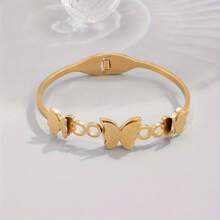 1 pieza Brazalete abierto chapado en oro de 18K de acero de titanio para mujer, diseño vintage de mariposa, accesorio de lujo de moda, adecuado para uso diario y vacaciones de verano