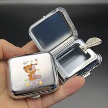 1 Peça Cinzeiro de Bolso Quadrado Portátil de Aço Inoxidável com Tampa, Cinzeiro de Metal Prateado, Ferramenta de Fumo Portátil, Presente Essencial do Dia dos Namorados, Presente Ideal com Padrão de 26 Letras Iniciais