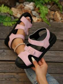 Nouvelles sandales de sport d'été pour femmes, marron, bleu marine, rose, gris, mode rond orteil boucle et boucle plate-forme glissement sur sandales plates, sandales de plage polyvalentes décontractées de campus