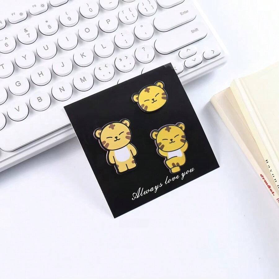 Pin / Broche de Kpop / FANMADE Estilo 17 / DECORACION PARA MOCHILAS - Amarillo Mostaza - Ver 1