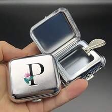 1 Peça Cinzeiro de Bolso Quadrado Portátil de Aço Inoxidável com Tampa, Cinzeiro de Metal Prateado, Ferramenta de Fumo Portátil, Presente Essencial do Dia dos Namorados, Presente Ideal com Padrão de 26 Letras Iniciais