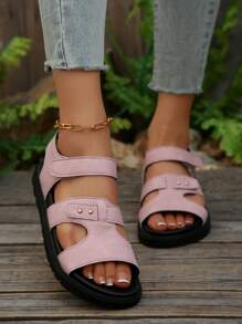 Nouvelles sandales de sport d'été pour femmes, marron, bleu marine, rose, gris, mode rond orteil boucle et boucle plate-forme glissement sur sandales plates, sandales de plage polyvalentes décontractées de campus