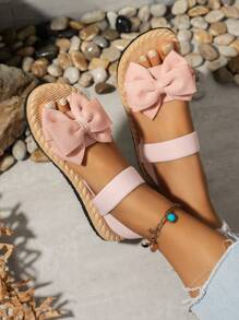 Sandalias con decoración de mariposa, versátiles y de moda 2025. Cómodas de suela gruesa y banda elástica. Uso casual con estilo, apropiadas para viajar, con un toque de elegancia.