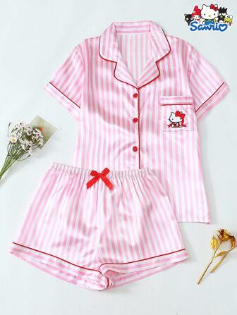 Sanrio 2 件套授权 Hello Kitty 缎面刺绣口袋 Polo 衫和蝴蝶结短裤睡衣套装，适合家居服，春夏季