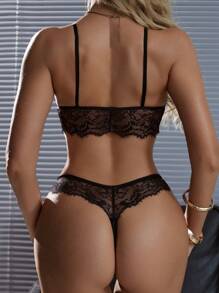 Conjunto de lencería sexy para mujer en color negro, sujetador sin cable y tanga de encaje de talle bajo