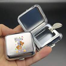 1 Peça Cinzeiro de Bolso Quadrado Portátil de Aço Inoxidável com Tampa, Cinzeiro de Metal Prateado, Ferramenta de Fumo Portátil, Presente Essencial do Dia dos Namorados, Presente Ideal com Padrão de 26 Letras Iniciais