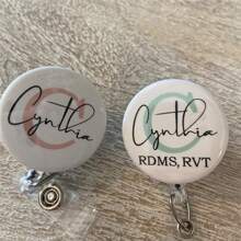 1 pieza Portanombres personalizado tipo carrete para enfermera, Soporte de identificación de enfermera, Cordón para identificación, Regalo de identificación de empleado, Regalo de vacaciones, Duradero, Grabado, Acero inoxidable, Colorido, Lindo, Adorable, Divertido, Kawaii, Y2K, Elegante, Unisex, Casual, Personalizado, Único, Regalo ideal para él, Regalo ideal para ella, Ella, Novio, Novia, Familia, Amigos