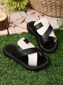 1双黑色女童平底凉鞋，黑白PU材质，人字拖，圆头设计，防滑轻便，时尚可爱，罗马风家居拖鞋，适合男女宝宝日常休闲、派对、度假等场合，2026春夏款 - 白色 - 查看 7