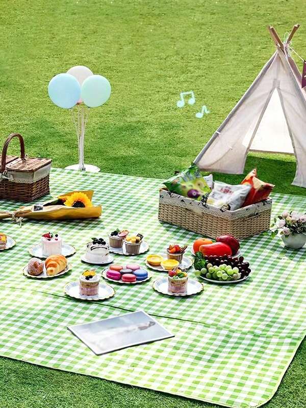1pc Beach Blanket, Waterproof Sandproof Picnic Blankets, Portable Outdoor Indoor Blankets For Spring Summer Beach Park Grass Camping Hiking Travel, Foldable Lightweight Blanket Tote Handbag, Green Plaid Handy Mat.