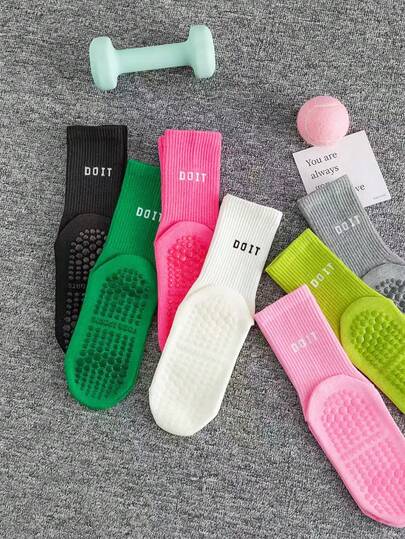 1双女士瑜伽袜，吸湿透气防滑普拉提袜，字母印花运动袜，四季皆宜