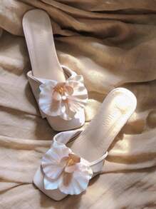 Sandalias de verano 2025, de estilo de hada femenino y delicado, con diseño de orquídea, de tacón , graciosas y elegantes, apropiadas para uso en fiestas