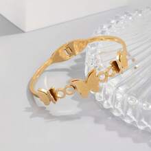 1 pieza Brazalete abierto chapado en oro de 18K de acero de titanio para mujer, diseño vintage de mariposa, accesorio de lujo de moda, adecuado para uso diario y vacaciones de verano