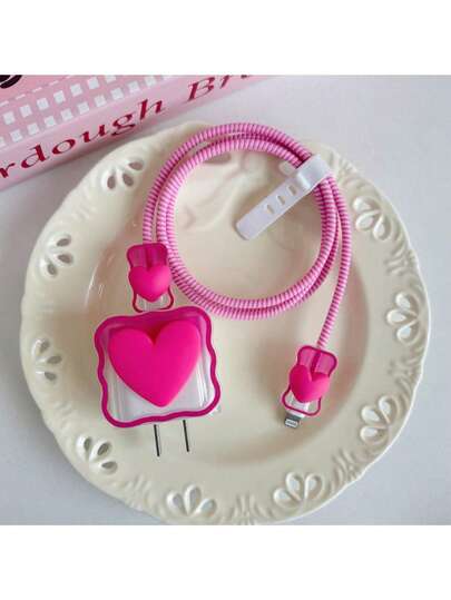 Juego de 5 piezas de protección de cargador de teléfono en 3D color rosa intenso, compatible con cargador Apple 18/20W, que incluye funda protectora del cargador, cable de datos, correa protectora y mordedor de cable, compatible con cargadores de 16/15/14/13/12/11, funda suave antiarañazos y resistente a golpes, protector de cable estilo Y2k, protector de cargador