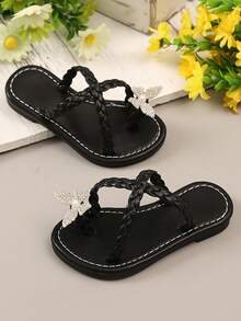 1 Pair Toddler Girls Black Flat Sandals, PU Toe-Loop Strap With Shiny Rhinestone Buckle, Pearl & Butterfly Decor, Round Toe Non-Slip Lightweight Cute Roman Style House Slippers, Suitable For Baby Girls Daily Casual, Party, Holiday, Spring/Summer 2025 - View 3