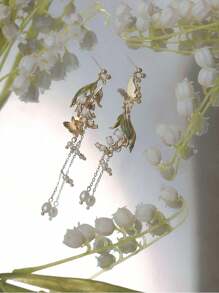 2 pares de pendientes de metal con mariposas, lirios del valle y fleco de hoja, de estilo elegante, dulce, romántico y delicado, adecuados para el uso diario, vacaciones y fiestas de las mujeres