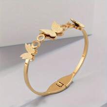 1 pieza Brazalete abierto chapado en oro de 18K de acero de titanio para mujer, diseño vintage de mariposa, accesorio de lujo de moda, adecuado para uso diario y vacaciones de verano