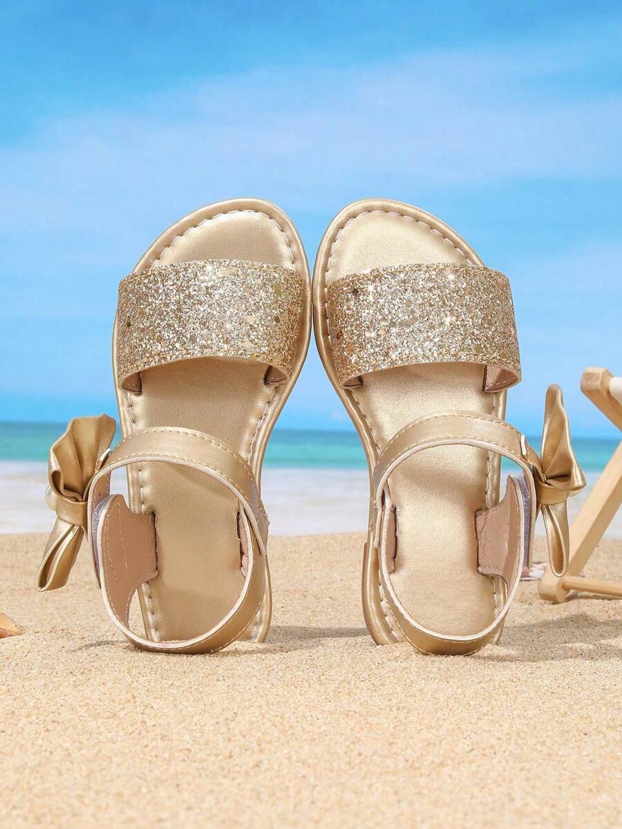 1 pereche accesorii de păr confortabile cu fundă aurie în stil zână, asociate cu sandale plate drăguțe în stil prințesă, potrivite pentru fetițe și copii mici în vacanță