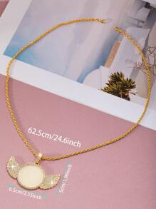 Collier pendentif avec cadre photo d'ailes d'ange et cubique de zircone. Bijoux à la mode pour couple, cadeau d'anniversaire. Le meilleur cadeau pour les femmes à porter au quotidien ou comme cadeau. Colliers pour femmes, bijoux d'été, bijoux en or